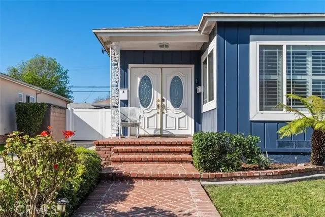 2401 Roswell Avenue, Long Beach, CA 90815 - Image #3