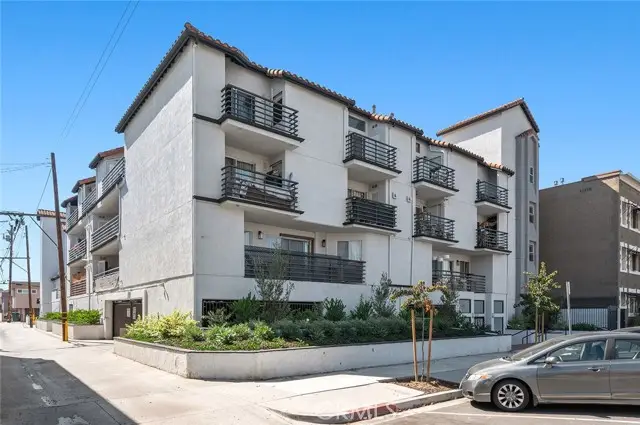 327 Chestnut Avenue #102, Long Beach, CA 90802 - Image #3