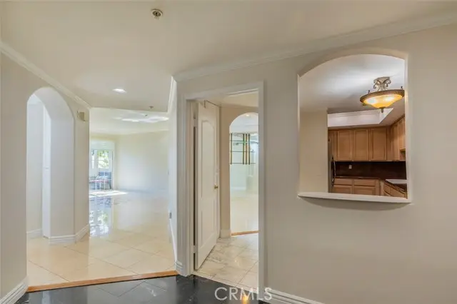 7218 Hillside Avenue #202, Los Angeles, CA 90046 - #3