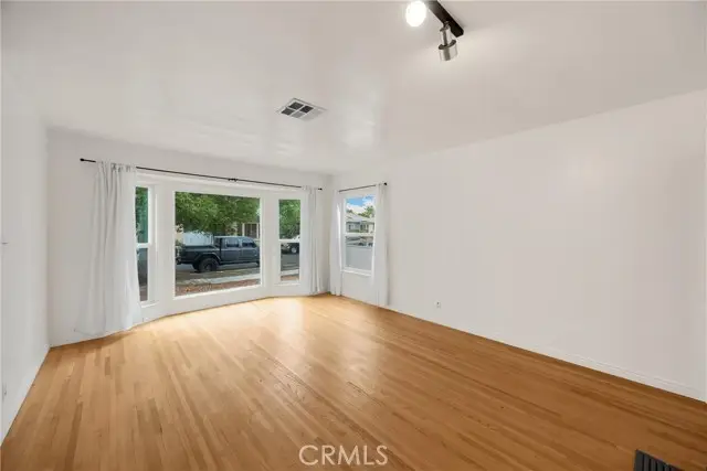 8828 Zeiler, San Fernando Valley, CA 91331 - Image #3