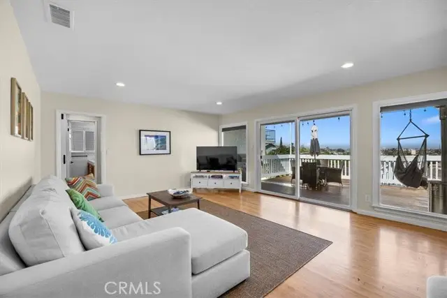 2407 Ripley Avenue, Redondo Beach, CA 90278 - Image #2