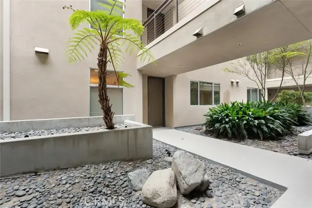 6001 Carlton Way #102, Los Angeles, CA 90028 - Image #2