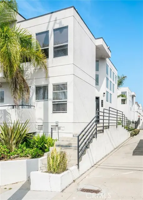 647 1st Place, Hermosa Beach, CA 90254 - #3
