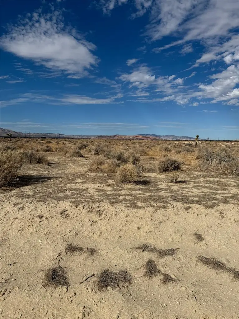 85 Th Street W, Rosamond, CA 93560 - Image #2