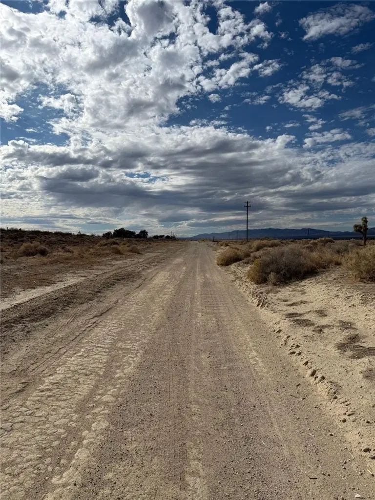 85 Th Street W, Rosamond, CA 93560 - Image #3