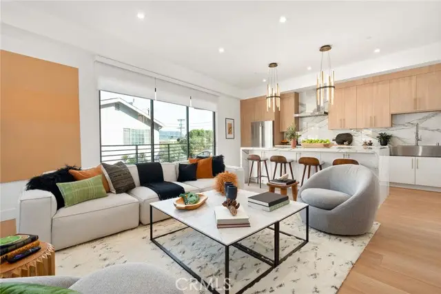 11026 Oxnard Street, North Hollywood, CA 91606 - Image #1