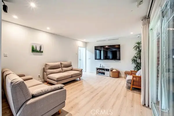 15354 Leadwell Street, Van Nuys (los Angeles), CA 91406