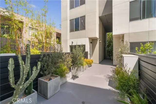 1040 N Curson Avenue #3, West Hollywood, CA 90046 - Image #3