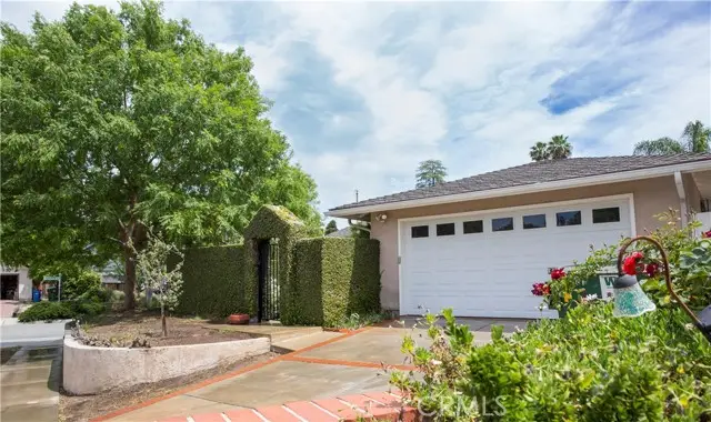 26106 Veva Way, Calabasas, CA 91302 - Image #1