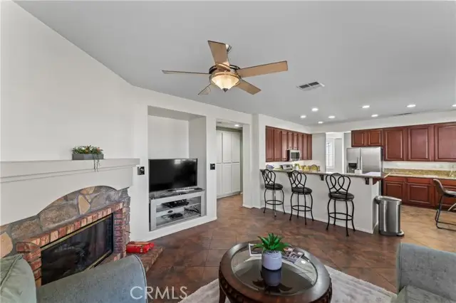 22939 Raintree Lane, Newhall, CA 91390 - Image #3