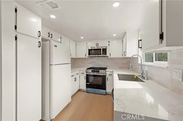 17847 Beneda Lane #13, Santa Clarita, CA 91351 - Image #3