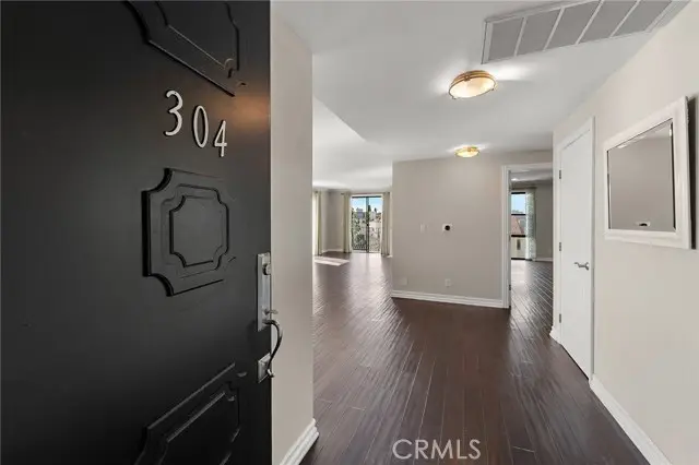 152 S Oakhurst Drive #304, Beverly Hills, CA 90212 - Image #2