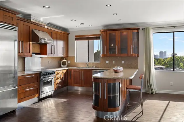 152 S Oakhurst Drive #304, Beverly Hills, CA 90212 - Image #3