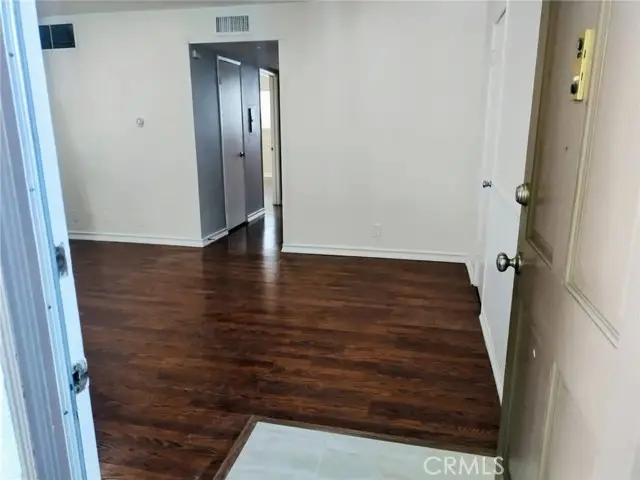 18619 Collins Street #F8, Tarzana, CA 91356 - Image #2