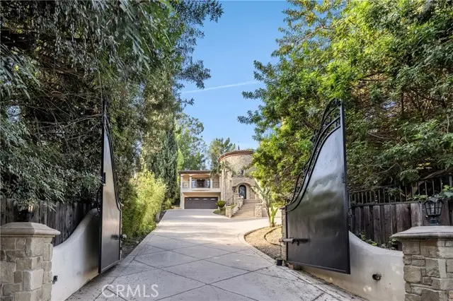 19554 Wells Drive, Tarzana, CA 91356 - Image #3