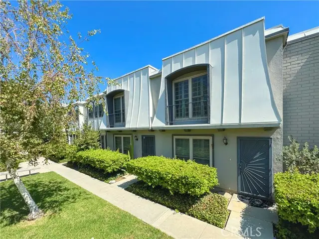 22103 Oxnard Street, Woodland Hills, CA 91367 - Image #1