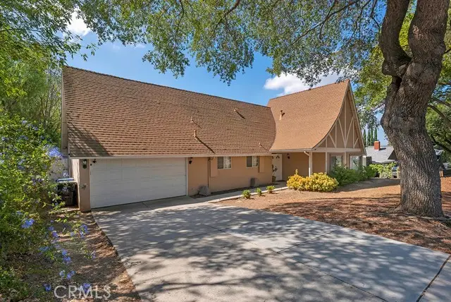 1322 E Avenida De Los Arboles, Thousand Oaks, CA 91360 - Image #2