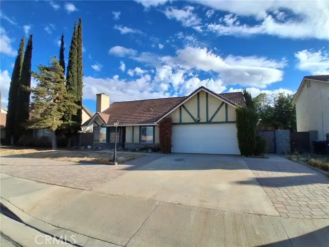 566 E Avenue R8, Palmdale, CA 93550 - Image #3