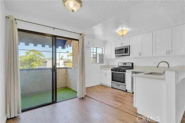 18530 Hatteras Street #209, Tarzana, CA 91356 - Image #2