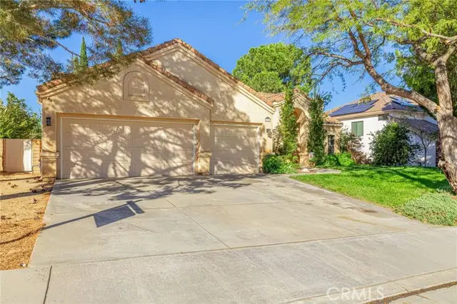 42255 Round Hill Drive, Lancaster, CA 93536 - Image #3