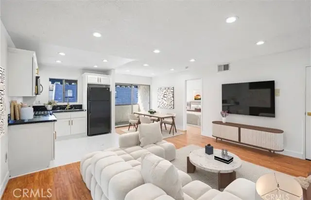 18530 Hatteras Street #333, Tarzana, CA 91356 - Image #2