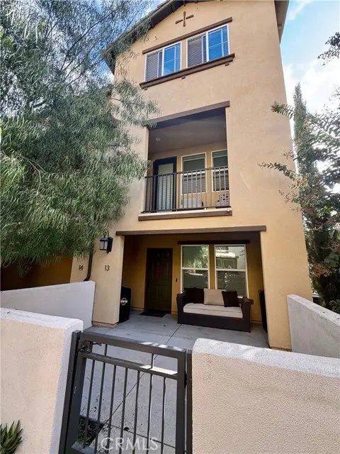 1570 W 1st Street, Santa Ana, CA 92703