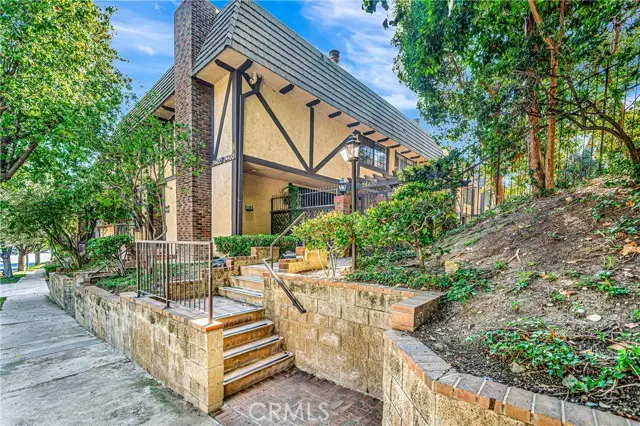 24420 Victory #5, Woodland Hills, CA 91367 - Image #1