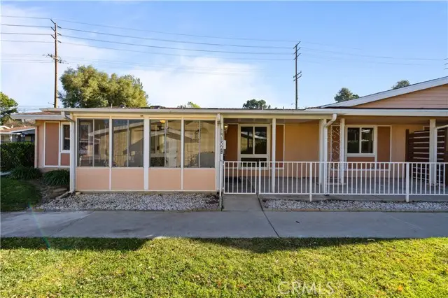 19152 Avenue Of The Oaks #B, Santa Clarita, CA 91321 - Image #2