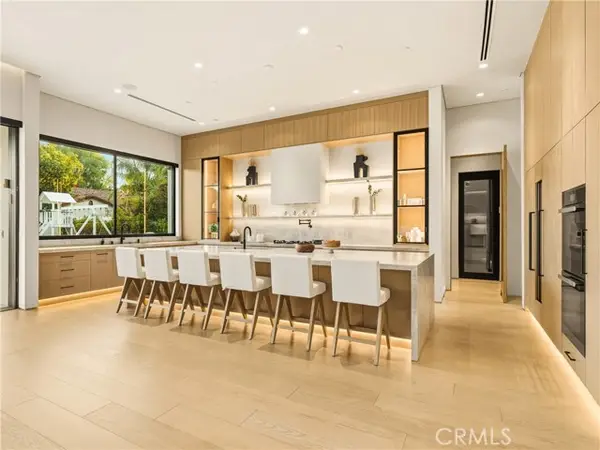 22924 Erwin Street, Woodland Hills (los Angeles), CA 91367