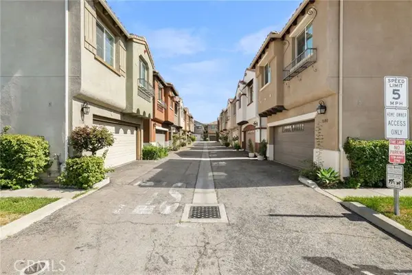 7600 N Courage Way, Van Nuys (los Angeles), CA 91405