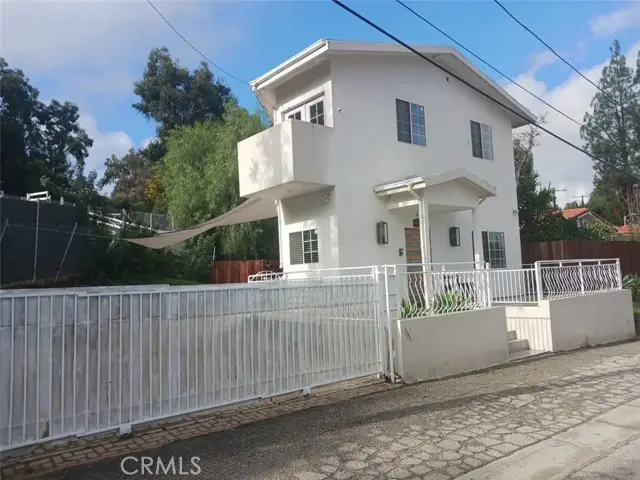 24334 Crestlawn Street, Woodland Hills, CA 91367 - Image #2