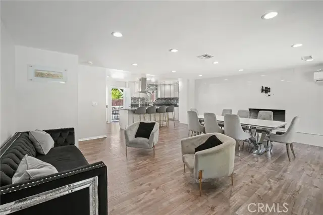 18433 Tarzana Drive, Tarzana, CA 91356 - Image #2