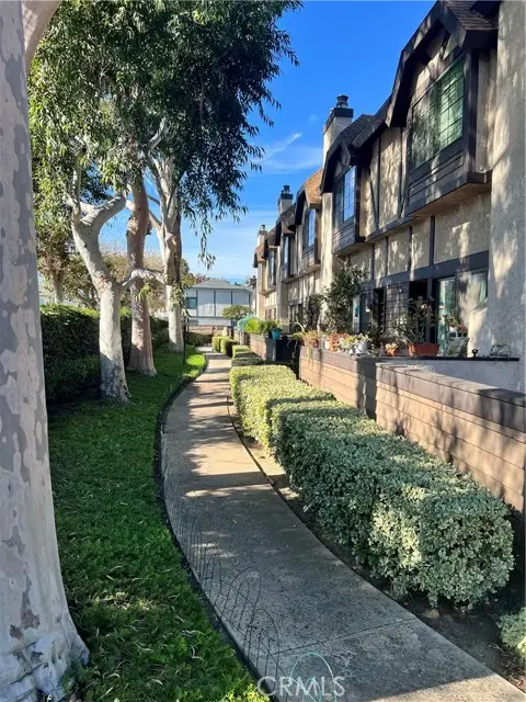 19230 Wyandotte #14, Reseda, CA 91335 - Image #2