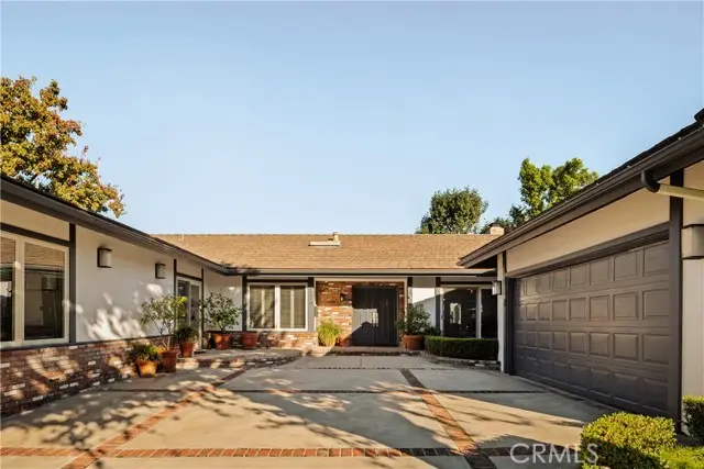 22370 Algunas Road, Woodland Hills, CA 91364 - Image #2