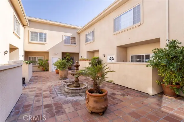 5240 Vantage Avenue #112, Valley Village, CA 91607 - Image #3