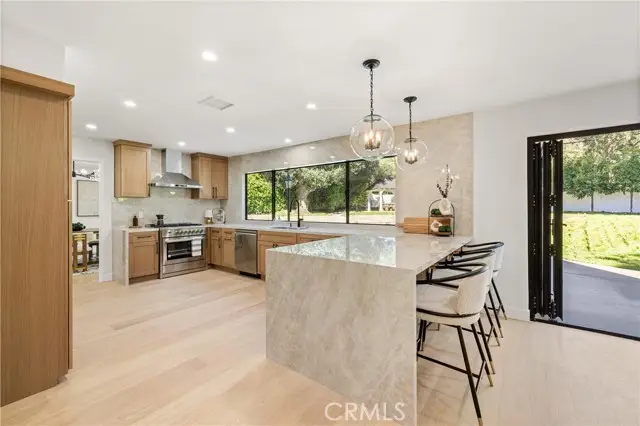 5340 Edgeware Drive, Calabasas, CA 91301 - Image #3