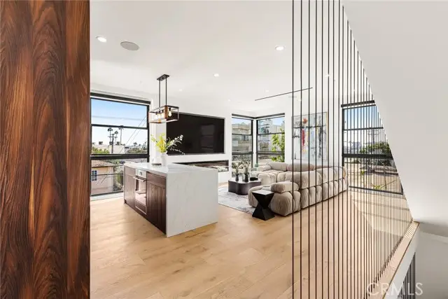 3975 Frances Avenue, Los Angeles, CA 90066 - Image #2