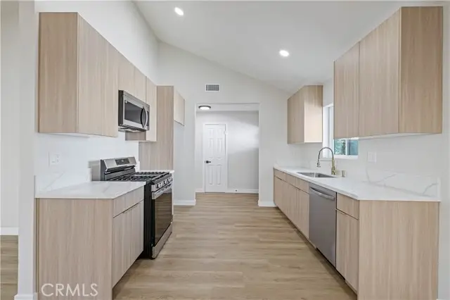 22038 Alamogordo Road, Santa Clarita, CA 91350 - Image #3