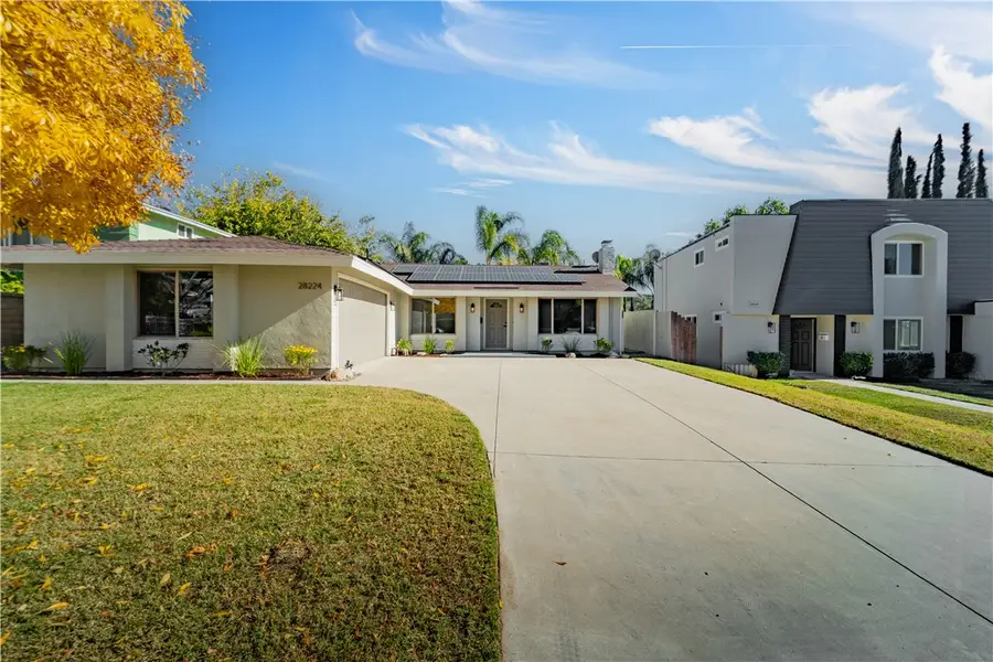 28224 Oaklar Drive, Santa Clarita, CA 91350 - Image #2