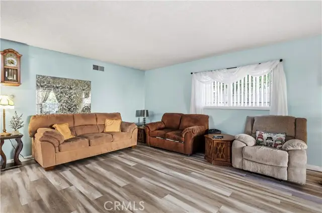 11474 Gladstone, Sylmar, CA 91342 - Image #3