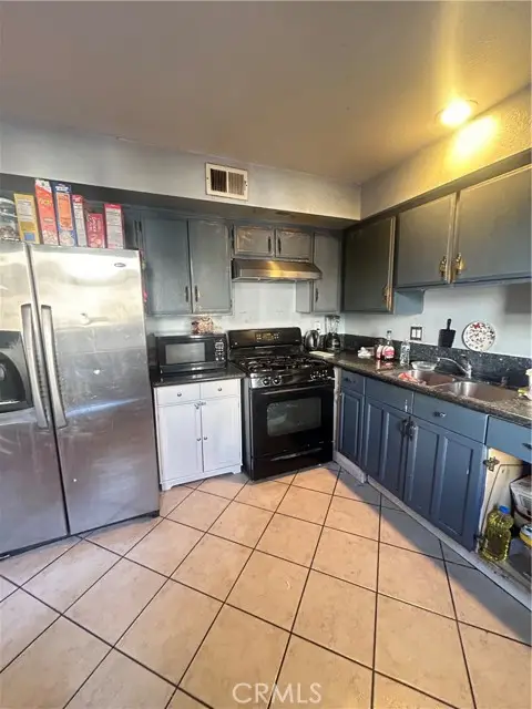9047 Willis #5, San Fernando Valley, CA 91402 - Image #2
