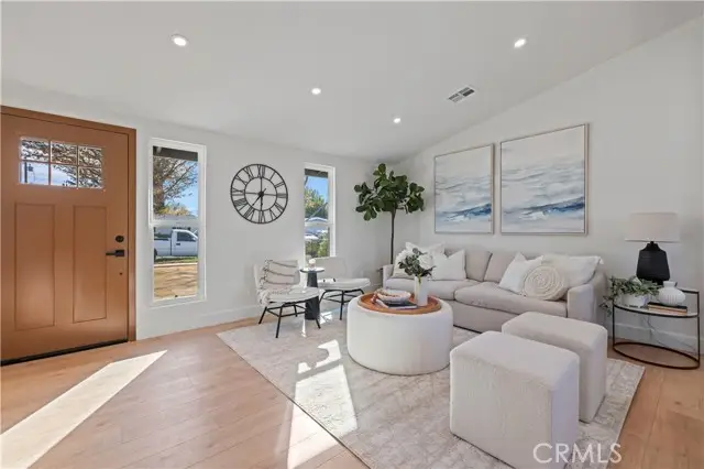 19017 Drycliff Street, Santa Clarita, CA 91351 - Image #3