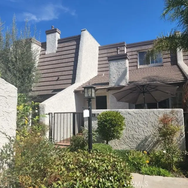 18326 Collins Street #F, Tarzana, CA 91356 - Image #2