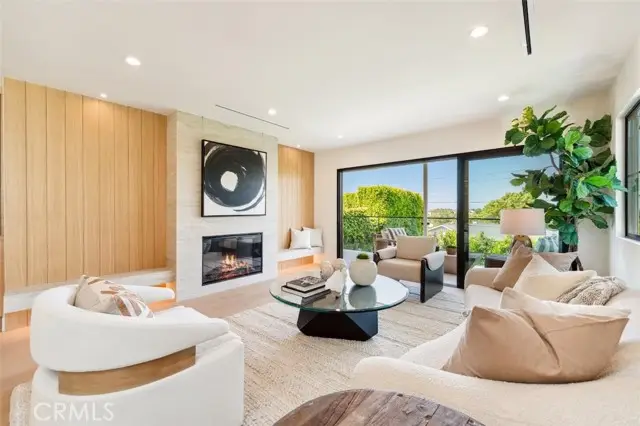 13817 Valley Vista Blvd, Sherman Oaks, CA 91423 - #1