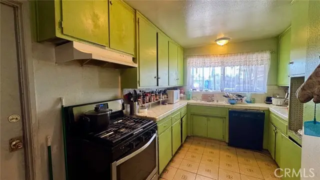 2200 Julian, Bakersfield, CA 93304 - #2