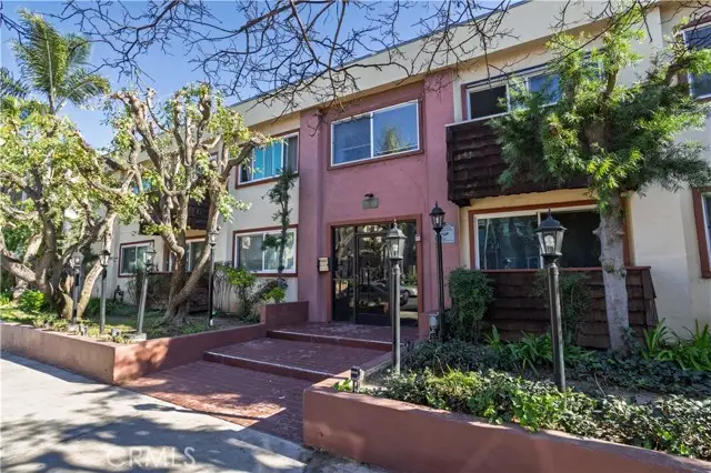 5414 Newcastle #8, Encino, CA 91316 - Image #1