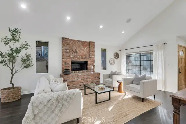 4384 Saltillo, Woodland Hills, CA 91364 - Image #2