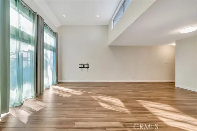 5700 Etiwanda Avenue #280, Tarzana, CA 91356 - Image #2