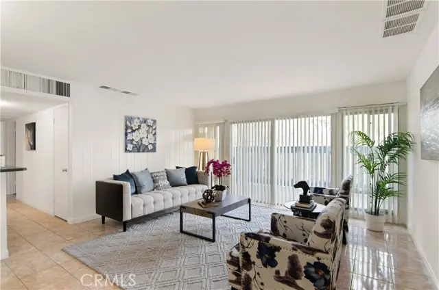 8601 International #162, Canoga Park, CA 91304 - #2