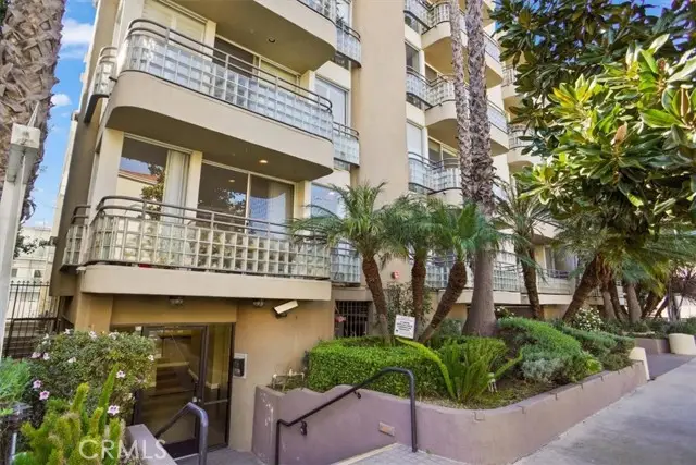 1819 Holmby Avenue #104, Los Angeles, CA 90025 - Image #2